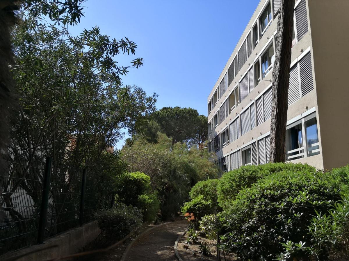 Studio A Hyeres Port - Proche De Toutes Commodites ภายนอก รูปภาพ